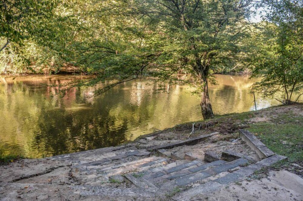 Harleys River Retreat Charming Cabin in Coosawattee River Resort Hot tub Ellijay - photo 24