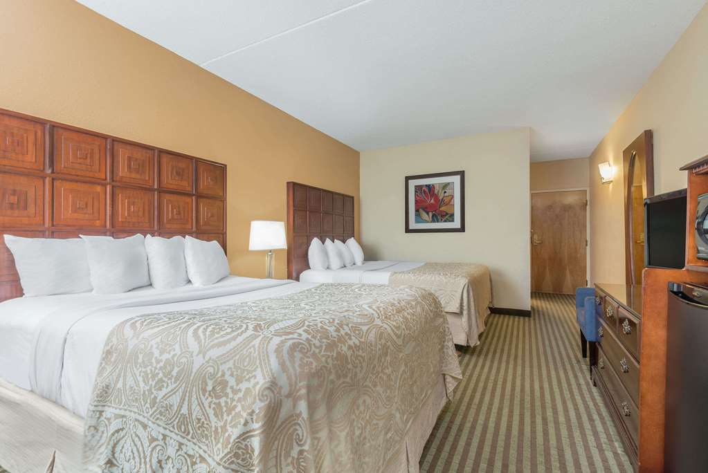 Ramada by Wyndham Columbus North - photo 7
