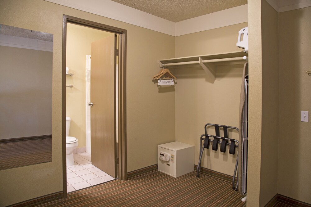 Travelodge La Mesa - photo 11