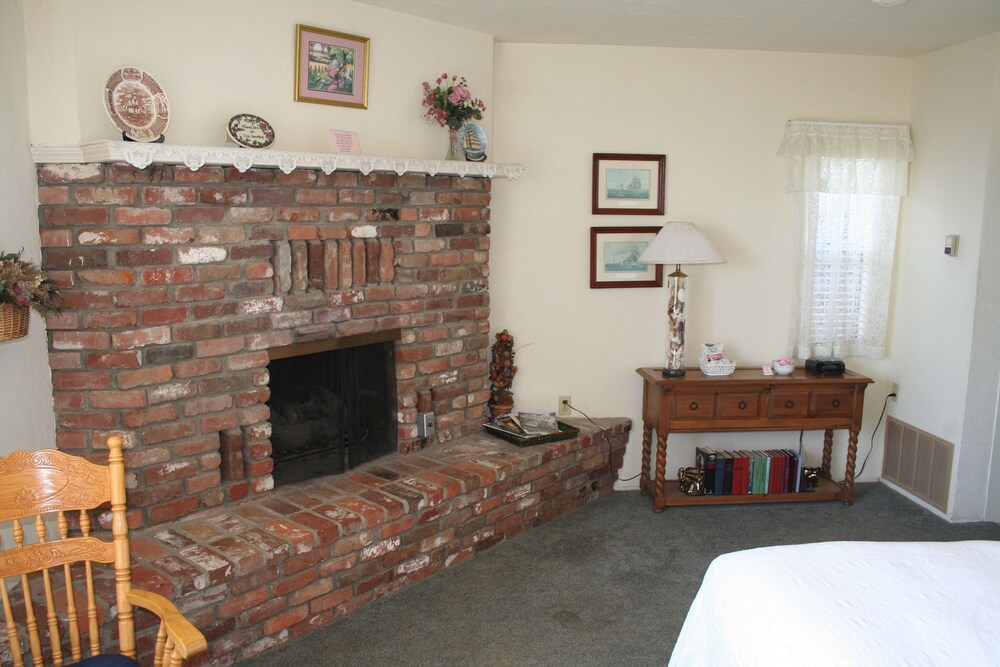 Captains Cove Inn - photo 7