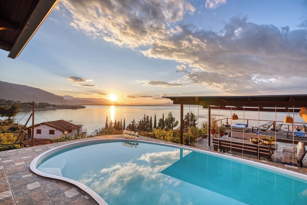 Magical View Villa Asproneri Kamena Vourla — 4-Star Luxury Hotel in Kamena Vourla, Greece