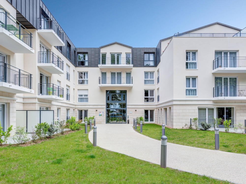 Quality Aparthotel St Quentin en Yvelines — hotel in Montigny-Le-Bretonneux