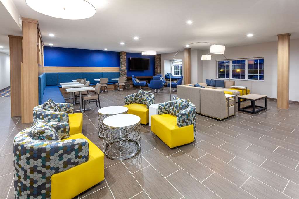 Microtel Inn & Suites by Wyndham College Station - photo 7
