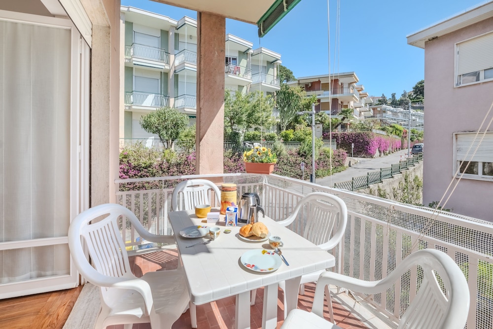 Les Petites Fleurs in Ospedaletti — 4-Star Luxury Hotel in Ospedaletti, Italy