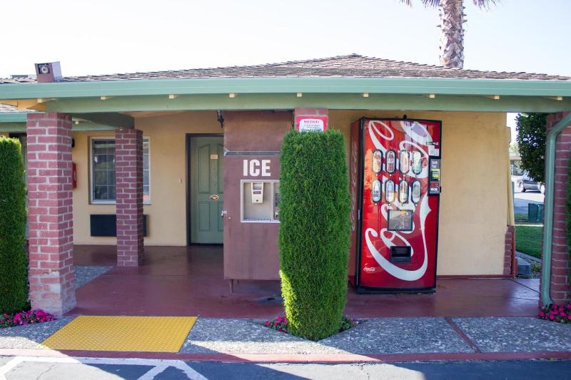 King's Rest Motel - photo 11