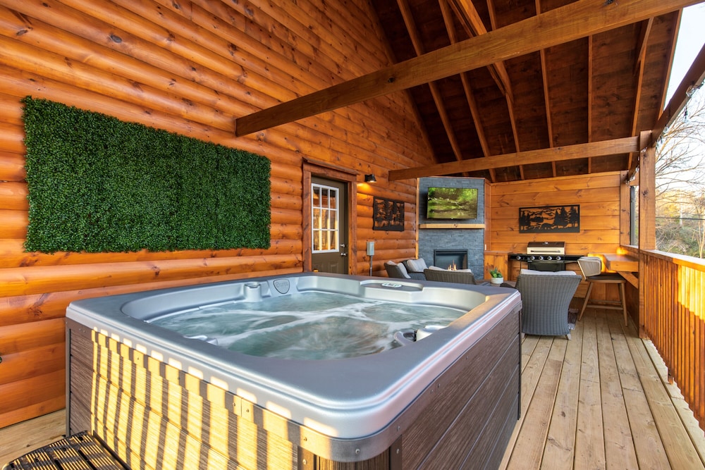 Parkway Paradise w Private Hot Tub - photo 30