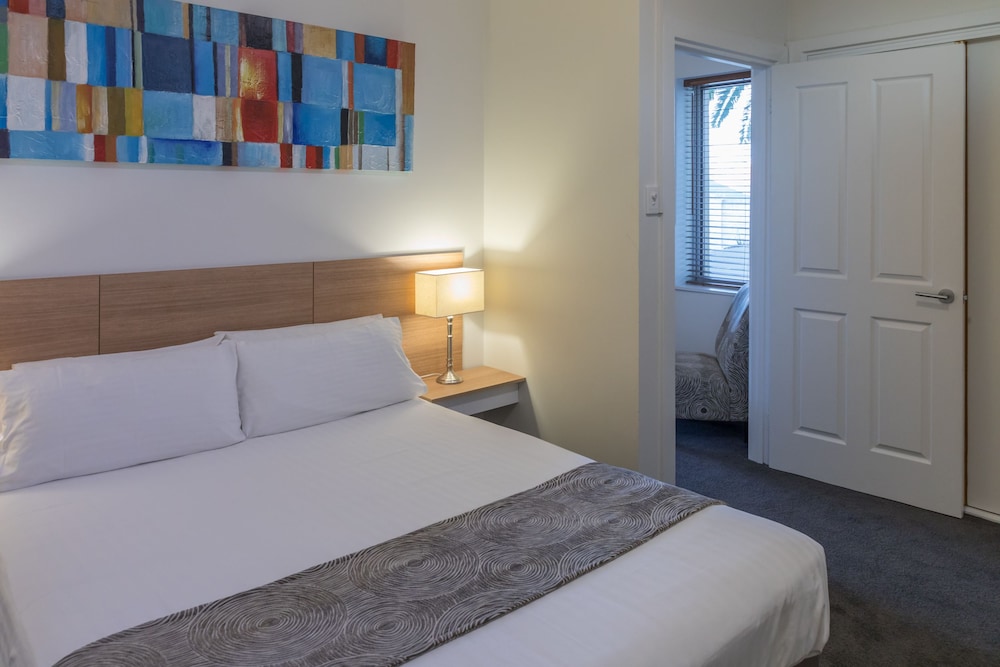 Bay 10 Suites and Apartments — 4-Star Luxury Hotel in Port Lincoln, Australia