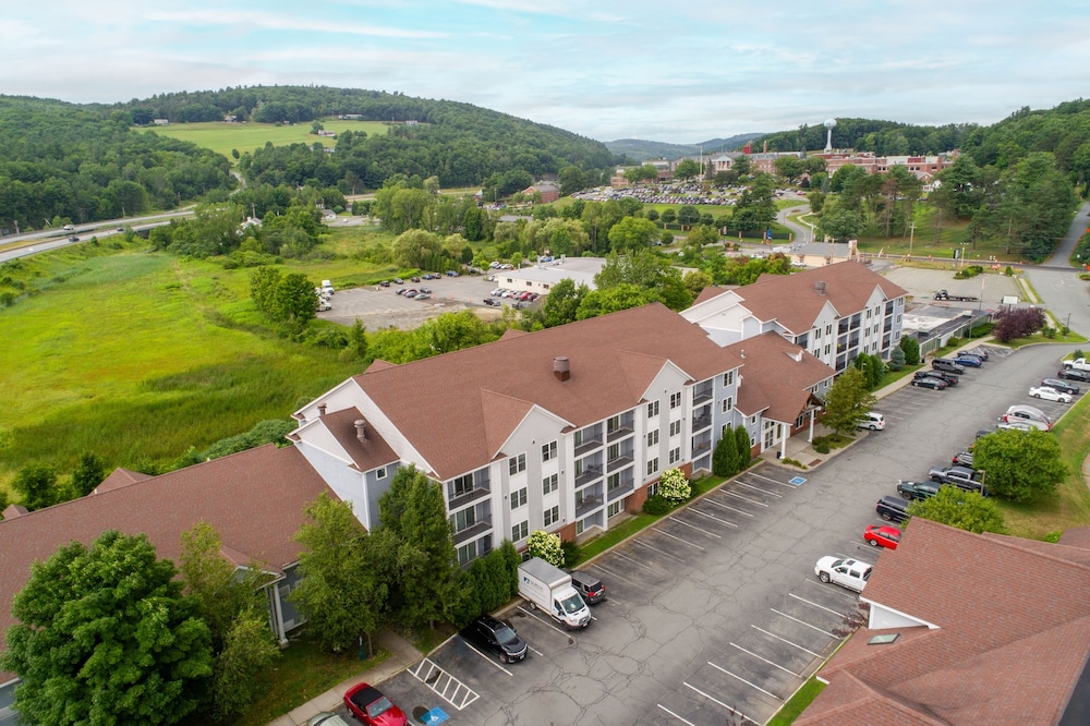 White River Inn and Suites - photo 57
