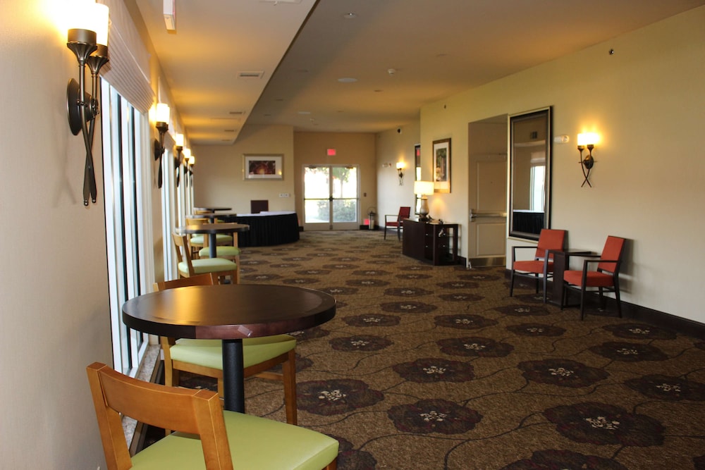 Hilton Garden Inn Clovis - photo 2