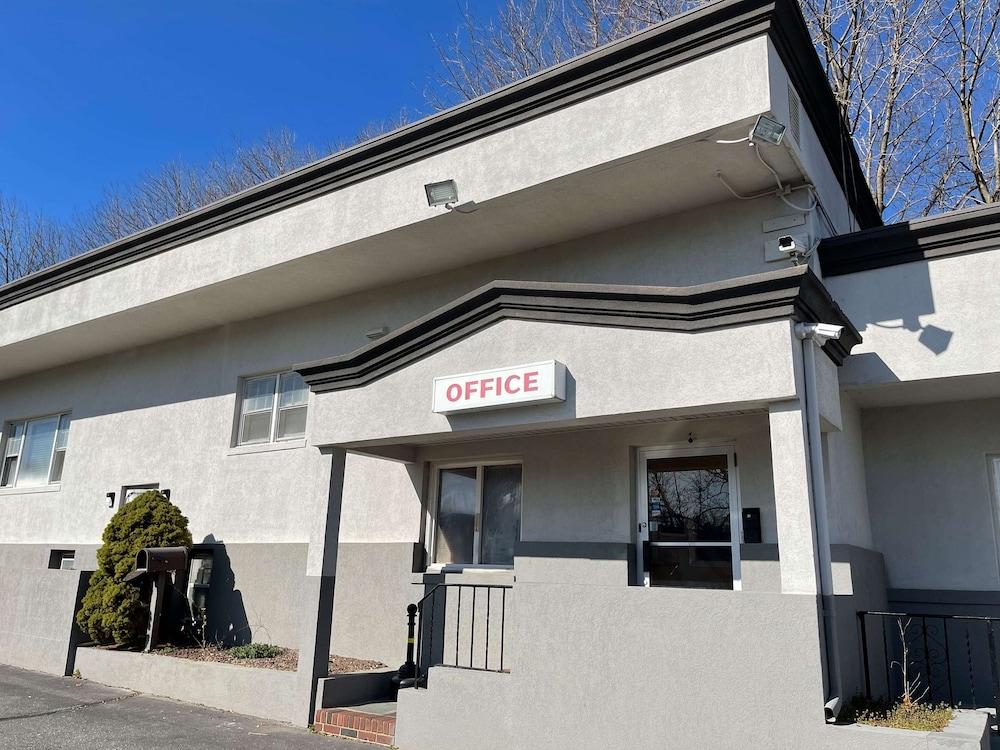 Studio 6 Tinton Falls NJ Neptune - photo 2