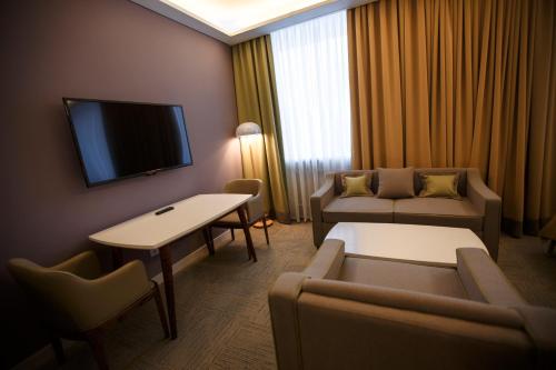 Green Which Hotel — Petropavl — photo 2