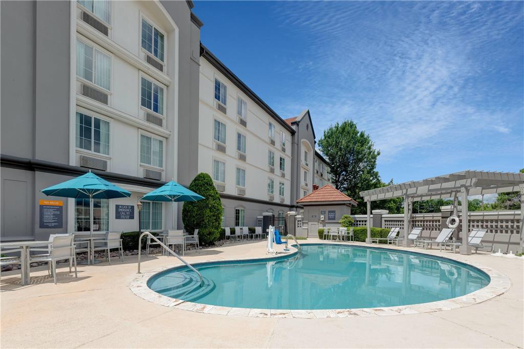 La Quinta Inn & Suites by Wyndham Sherman - photo 14