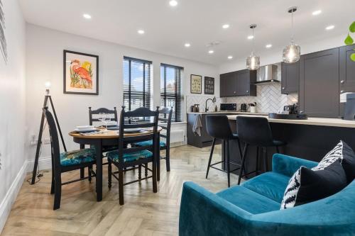 3a Roman View Beautifully Appointed Apartment in Roundhay Sleeps Up To 6 Bedrooms with En Suite Bathrooms Ev Charging — 4-Star Luxury Hotel in Leeds, United Kingdom