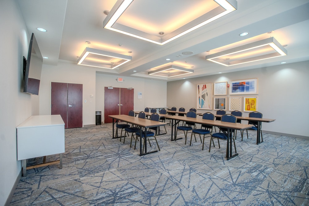 Holiday Inn Express Cleveland by IHG - photo 59