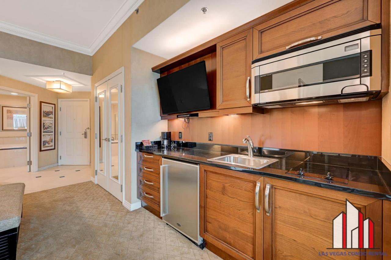 MGM Signature 29 617 Penthouse Studio F1 w Balcony
