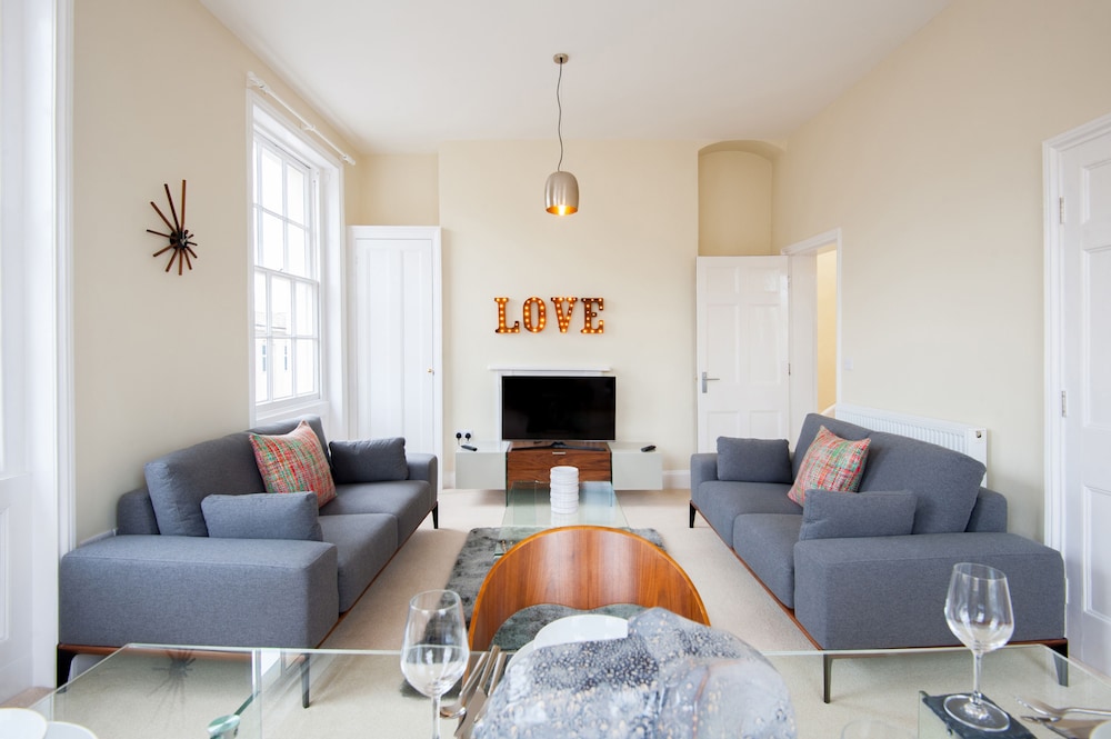 Elliot Oliver 2 Bedroom Town Centre Apartment — 4-Star Luxury Hotel in Cheltenham, United Kingdom