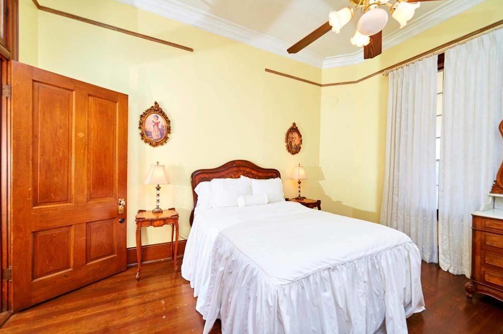 The Olivia Mansion — 4-Star Luxury Hotel in Seguin, United States