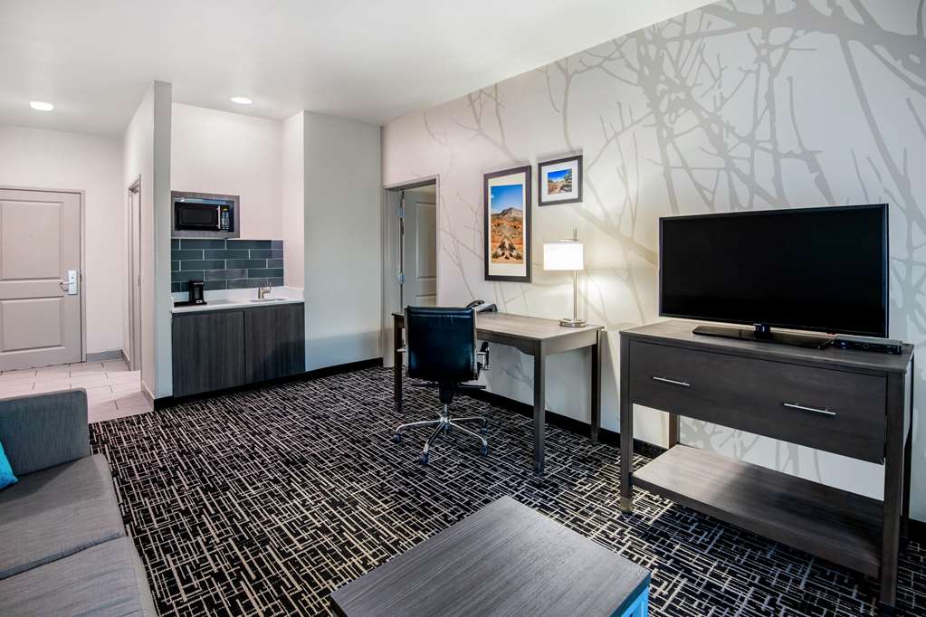 La Quinta Inn & Suites by Wyndham Pampa - photo 61