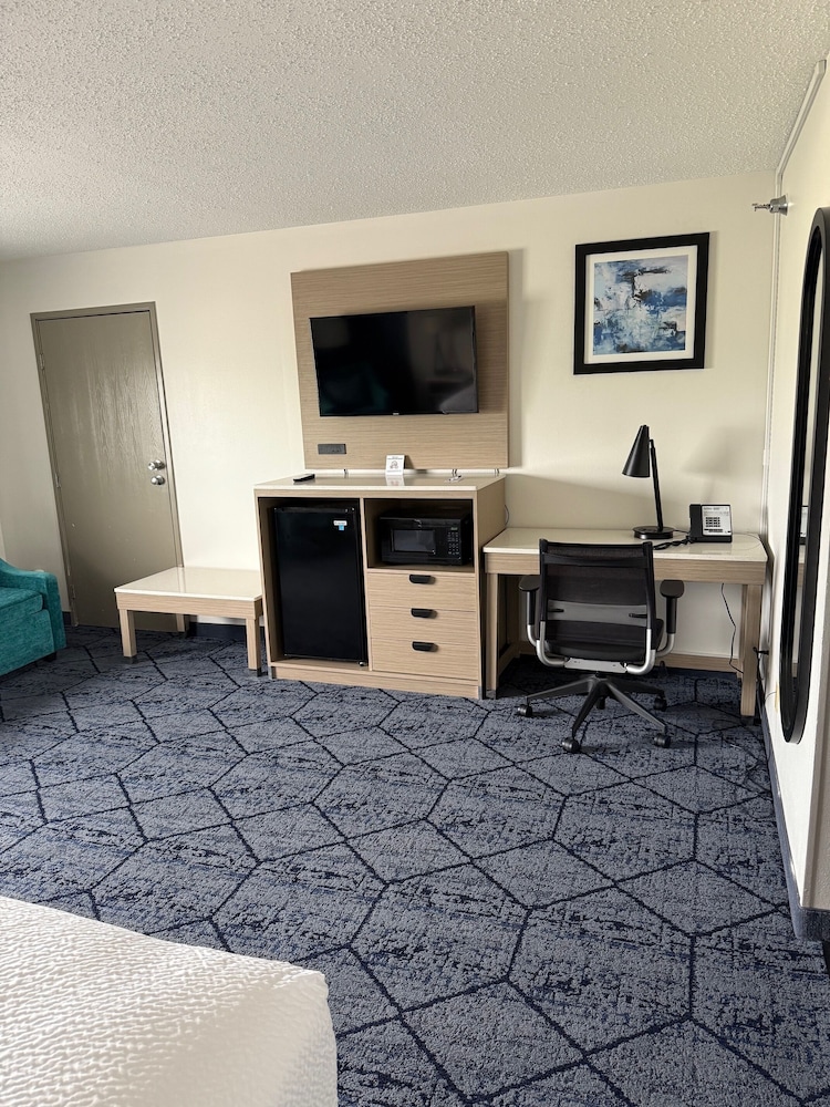 Baymont by Wyndham Columbia MO - photo 8