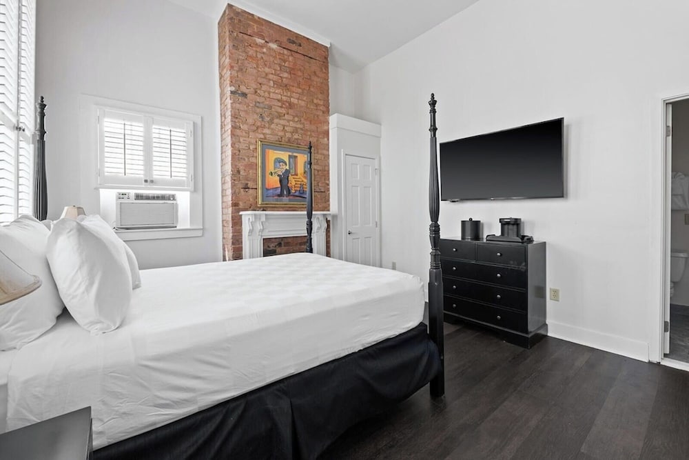 The Streetcar Historic Hotel - photo 22