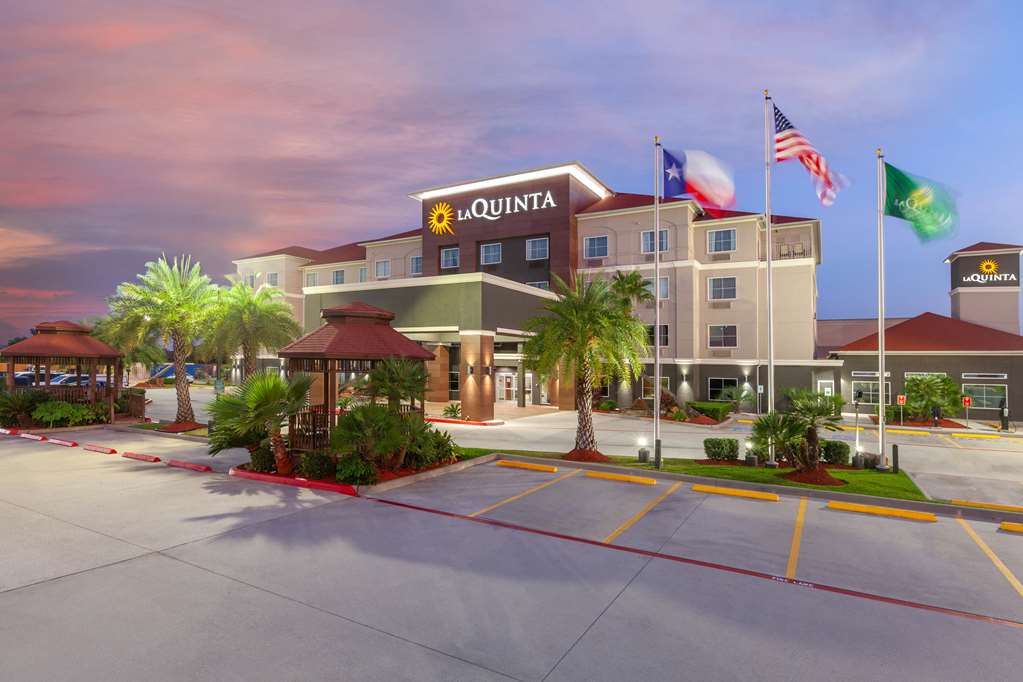 La Quinta Inn & Suites by Wyndham Houston Channelview - photo 5