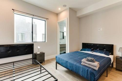 3 Luxury Modern Homes 12 bedrooms & Rooftop Decks — 4-Star Luxury Hotel in Los Angeles, United States