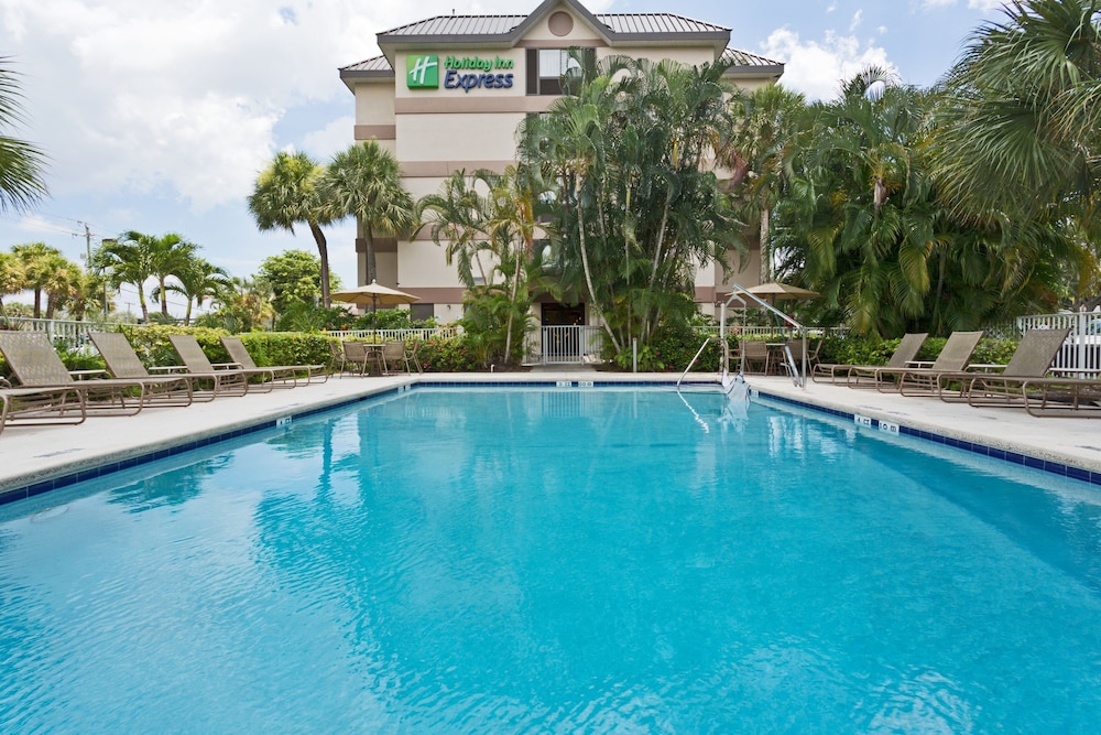 Holiday Inn Express & Suites Ft. Lauderdale N Exec Airport by IHG - photo 35