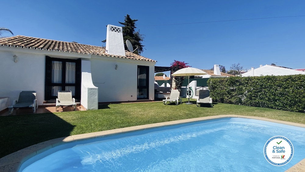 Jacaranda CIP Albufeira - carbon neutral hotel in Albufeira