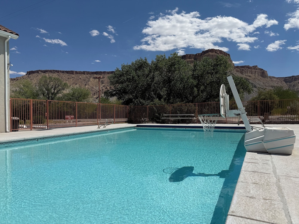 Cathedral Valley Inn - photo 16