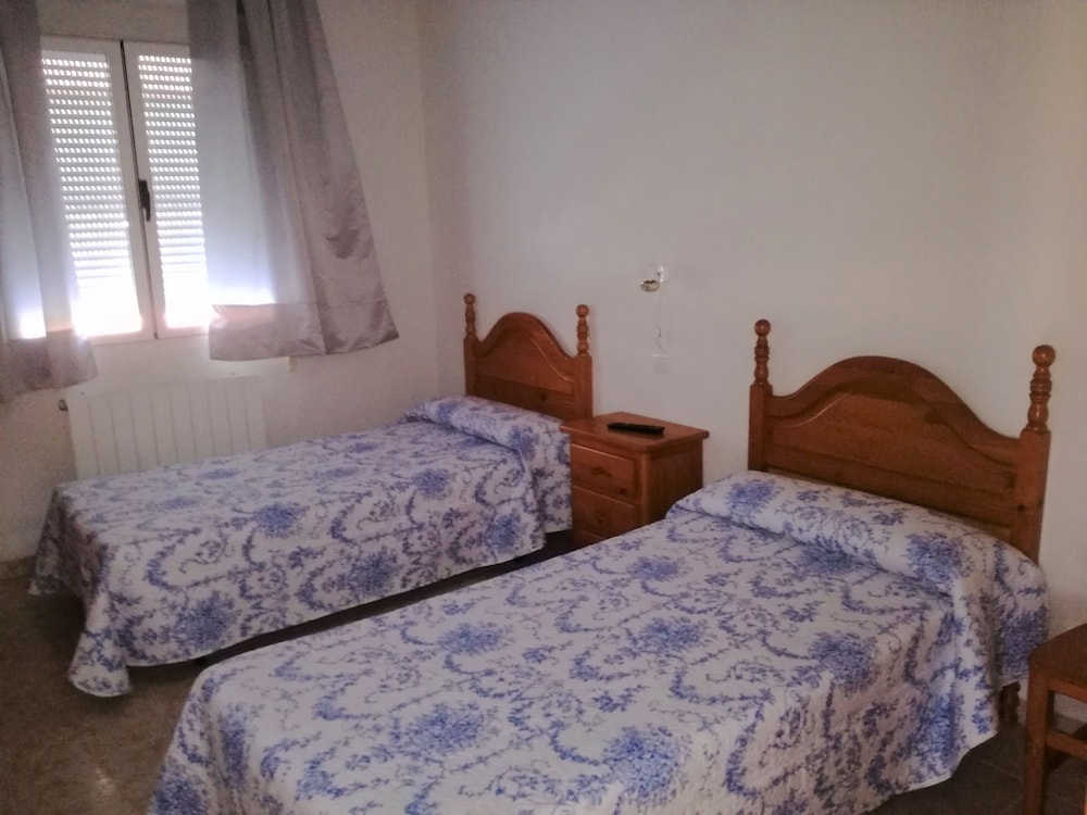 Alojamiento Bar Rte Cuatro Caminos in Toledo, Spain