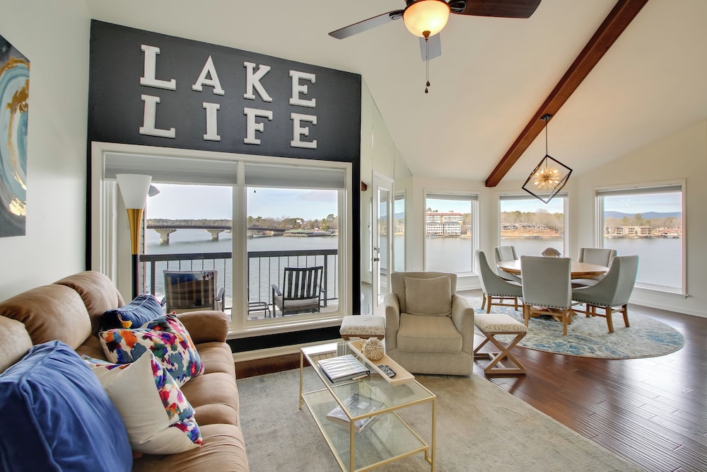 Million dollar Views: Condo on Lake Hamilton — 4-Star Luxury Hotel in Hot Springs, United States