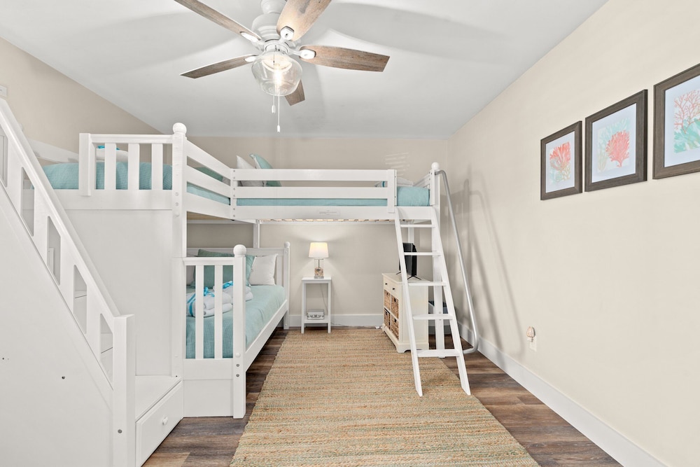Newly Renovated 140 Feet To White Sandy Beaches Pool Grill - photo 3