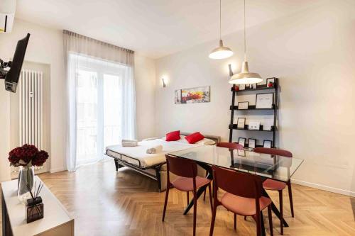 Cute and Central Duomo Apartment Red — 4-Star Luxury Hotel in Milan, Italy