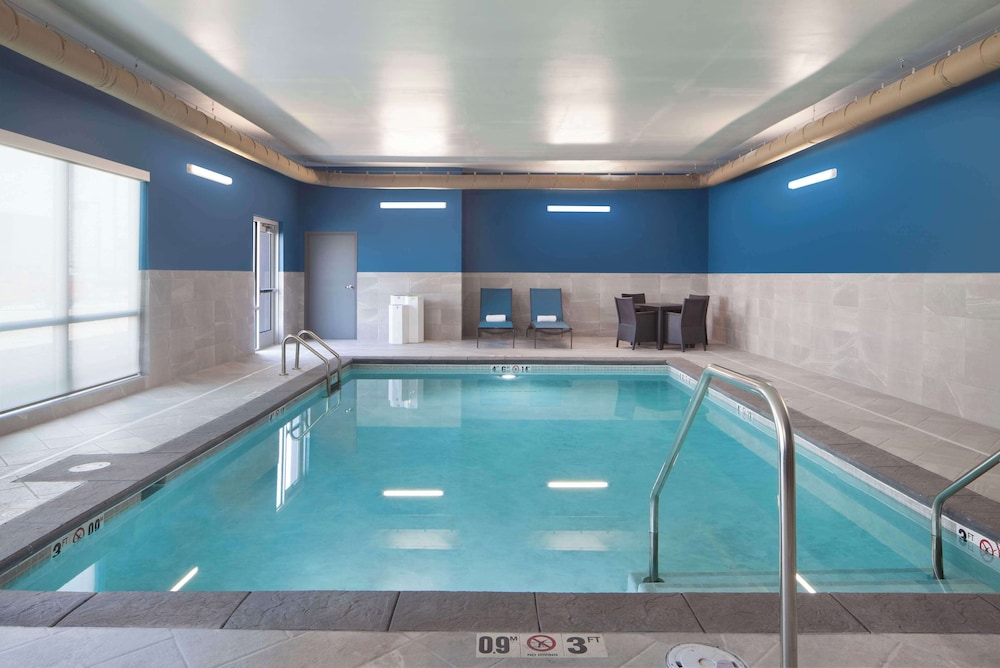 Hampton Inn Ogallala - photo 14