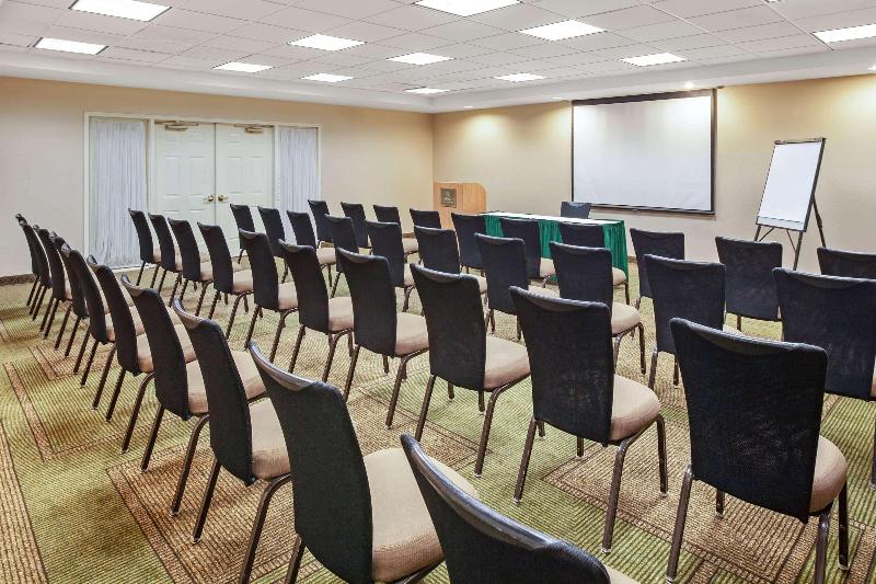 La Quinta Inn & Suites Houston Galleria Area - photo 28