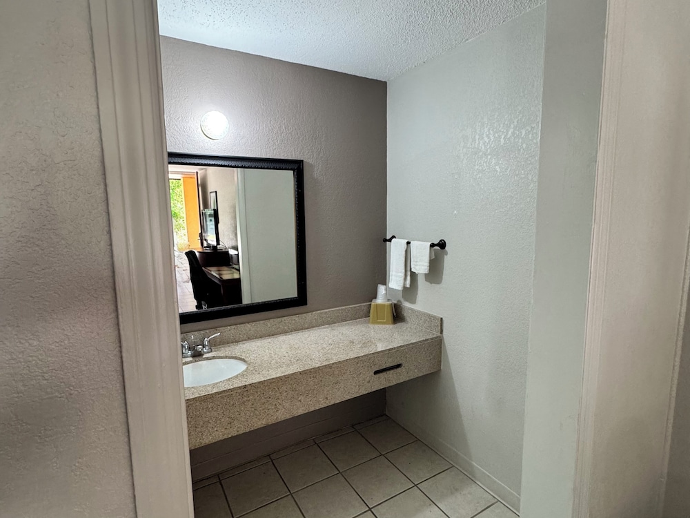 Budgetel Inn Phenix City - photo 29
