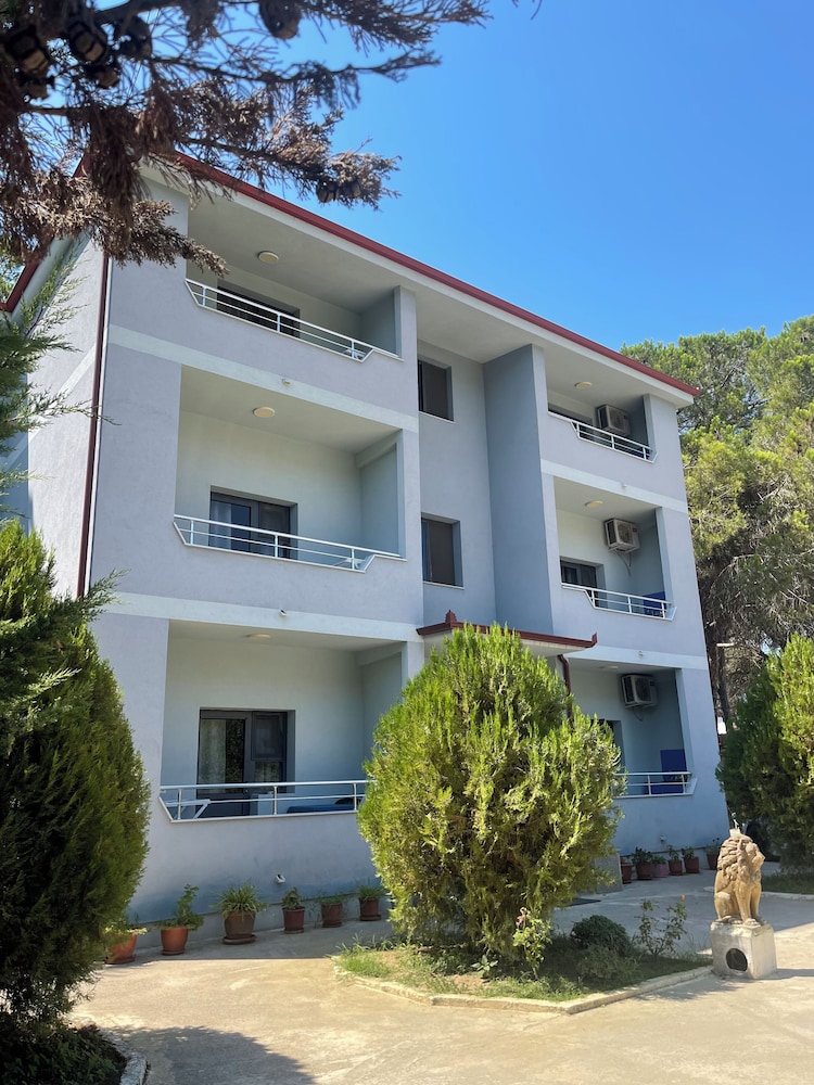 Canary Hotel in Golem, Albania