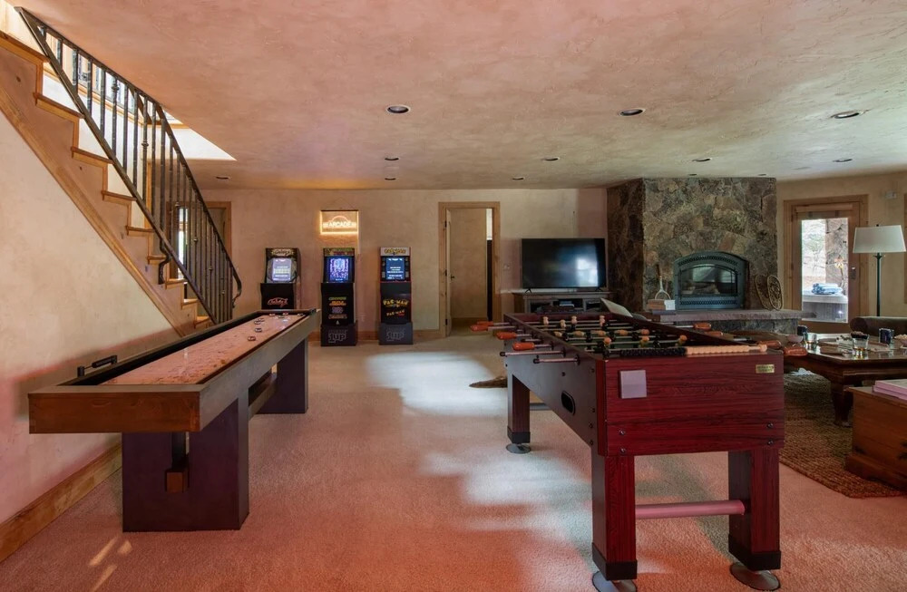 Cherry Ridge by Avantstay Incredible Mountain Mansion w Game Room Hot Tub & Views - photo 18