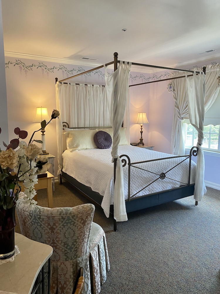The Cypress Inn Bed & Breakfast - photo 17