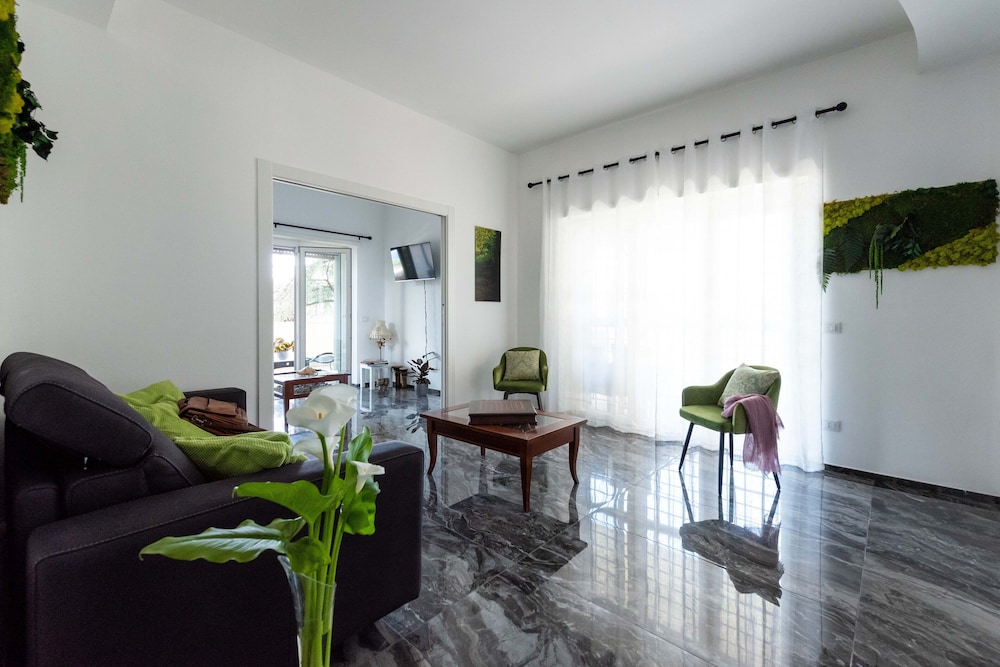 Home Big CrIré at '724 — 4-Star Luxury Hotel in Rome, Italy