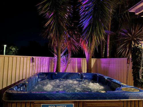 Lakeside Hideaway — hotel in Mannering Park