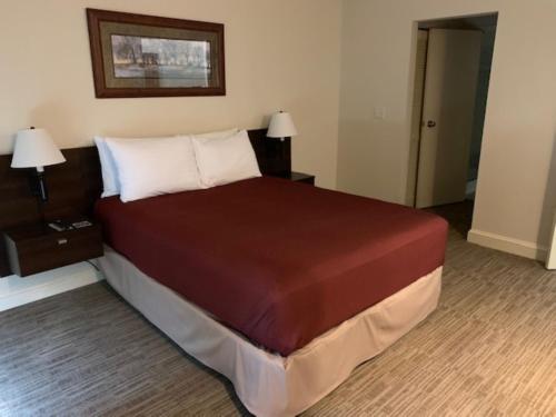 McCoy's Inn - photo 8