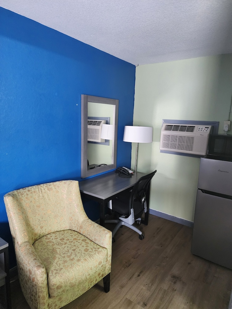 Plaza Motel - photo 10