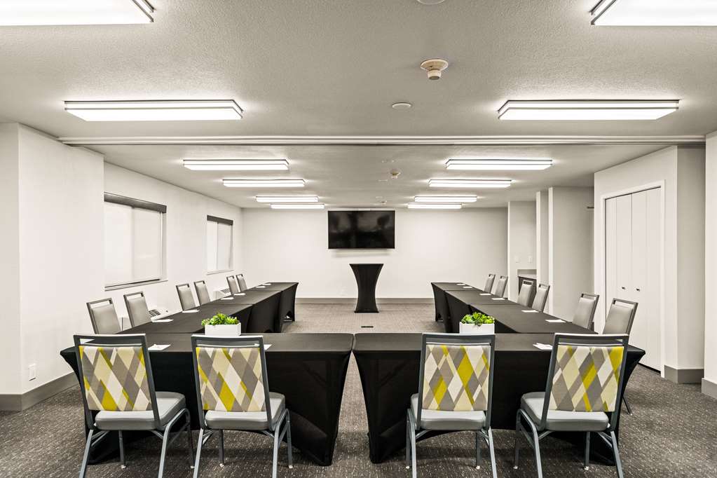 Oxford Suites Redding - photo 18
