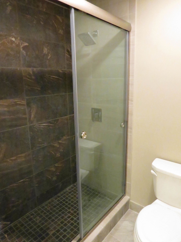Edgewater Hotel - photo 17