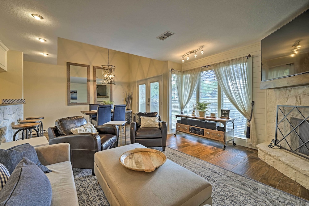 Modern Townhome w Patio Next Door to Resort - photo 8