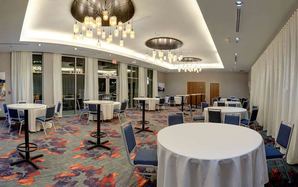 La Quinta Inn & Suites by Wyndham Lakeway - photo 7