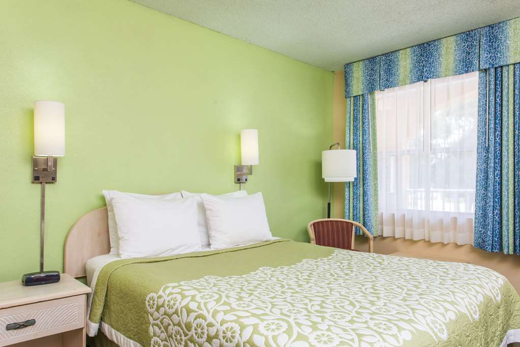 Days Inn by Wyndham Bradenton I 75 - photo 8