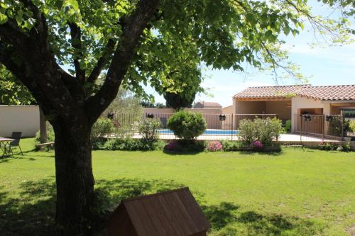 Mas La Gentille A la campagne beautiful outdoor swimming pool pool house Nice green Garden BBQ only for you pour passer un sAcjour inoubliable — 4-Star Luxury Hotel in Pernes-Les-Fontaines, France