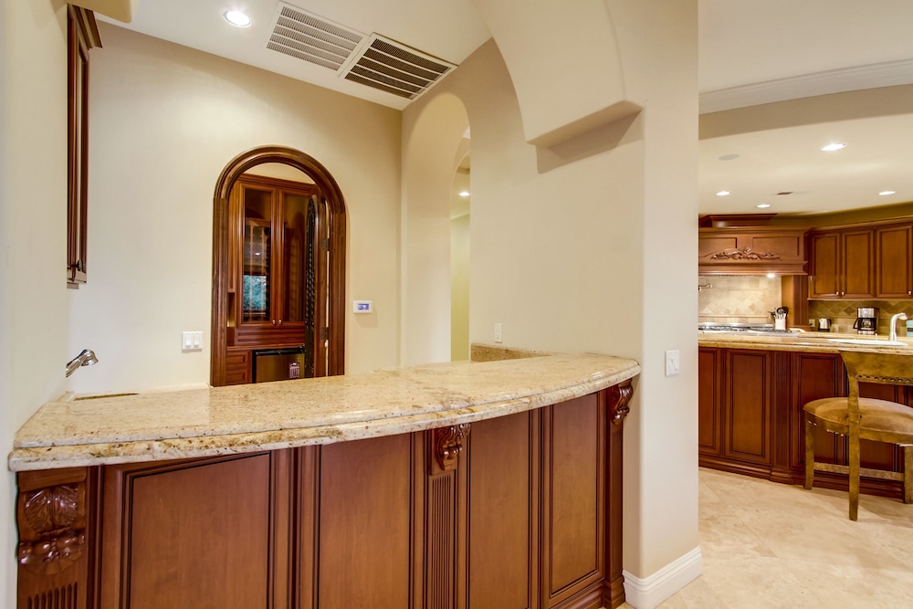 Tropical 5BR La Jolla Retreat by NamaStay - photo 27